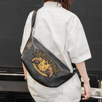 Original Design Personality Embroidery Bee Pattern Mens Bag New Tide Single Shoulder Bag Casual Water Dumper Satchel Bag