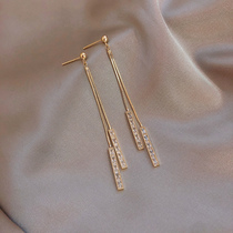 Hong Kong (designer) RVY 2021 new earrings female long earrings light luxury earrings niche simple