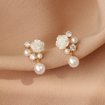 White flower earrings summer womens small French pearl earrings 2022 new trendy s925 sterling silver needle earrings