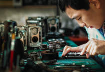 Xie Huilun maintenance and repair of the whole machinery 135 SLR 120 double reverse film roll old camera fault repair