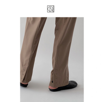 The trousers with straight legs of the thief make you have to pay attention to the details of the trousers with strong sense of presence.