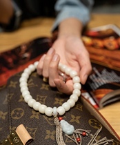 White Jade Bodhi holds Jade cinnabar evil spirits Fortune safety