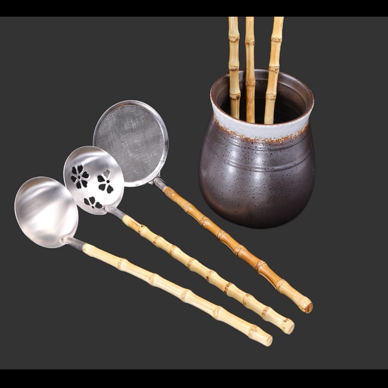 Bamboo handle hot pot spoon Japanese stainless steel soup spoon Bamboo handle leak spoon ramen spoon hot pot spoon cooking spoon