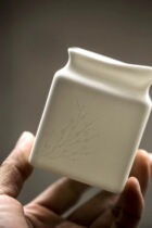 In the 90s Taiwans customized Dehua white porcelain square Eagle mouth mouth Cup Ming carved plum blossom glaze water is good