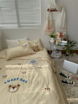 The small bear washed cotton summer by the pear dream milk puff is covered by four sets of summer cool by air conditioning by a single pair of thin quilts