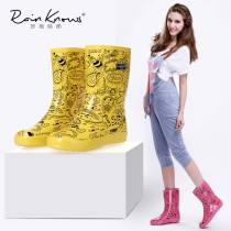 Good rain season autumn rubber Womens rain shoes middle tube cartoon graffiti rain boots water shoes cool Street wind rain shoes