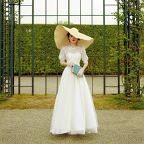 (White Xiaoxian) travel light wedding dress 2021 New Mori vintage simple French Hepburn bride go out gauze autumn