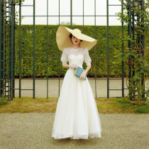 (White Xiaoxian) travel light wedding dress 2021 New Mori vintage simple French Hepburn bride go out gauze autumn