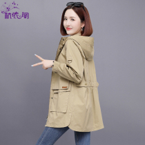 The wind coat woman in the middle of a small child 2022 This year popular spring autumn new card with its color casual lady early spring jacket