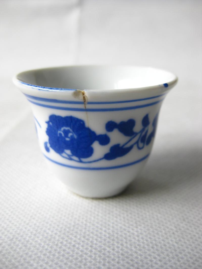 In the 80s Jiangxi Jingdezhen kiln coal burning Qinghua porcelain tangled flower pattern tasting cup wine kungfu tea set