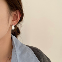 European and American metal small bean earrings ins tide retro Hong Kong style earrings femininity net red simple cold wind earrings