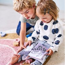 The first black-and-white animal cloth book for babies made of PETIT MONKEY original single organic cotton exported to Europe
