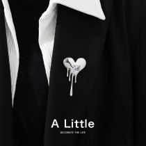 A Little suit in bras pins in men and women creative design feels the sex needle clothing accessories tide