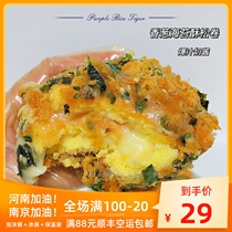 Foodie army Chive onion seaweed crisp roll sauce A lot of burst pulp salad Meat floss cake Traditional dessert