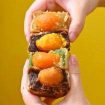 Hunan Changsha moon cake brother lotus seed egg yolk moon cake Wuren Cantonese style pure handmade bean paste moon cake Purple Potato gift box