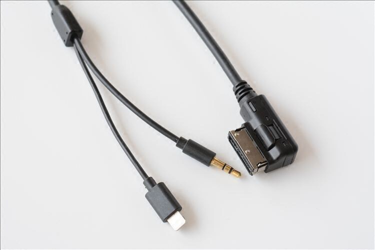 The Audi Q5 A 5A7 R7 S5 Q7 A6L A8L AMI AUX cable connects to the iPhone 6 5S 5 input