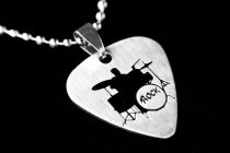 PICKLACE-Titanium Steel Puck Necklace ROCK Drummer ROCK Band (Silver)