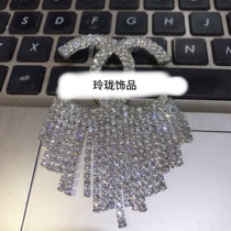 New European and American letter small fragrance breast needle Simple silver A drill needle dress Han Han Accessories