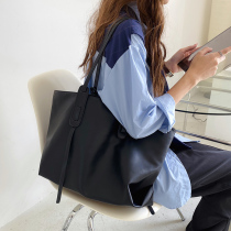 2021 New Korean version of puleather waterproof soft bag bag simple tote bag Joker large capacity shoulder big bag women tide