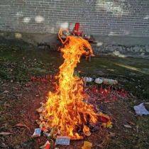 Linyuan near road generation Burning incense fire Marriage cause Wish to resolve the disaster Recite the scriptures recite the Buddha to ensure peace health and exorcise evil spirits