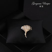 High-grade ginkgo biloba brooch plant flower series accessories blazer pin neckline anti-light button women