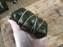 6 A Wuchuan dumplings huang po specialty leads mung bean rice dumpling with meat Zhanjiang ha lou zongzi