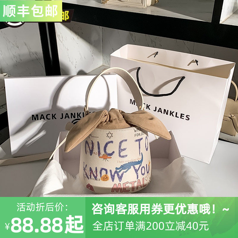Hong Kongs Mack Jankles leather doodle bucket bag 2021 new stylish hand-held one-shoulder stiletto bag