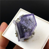 Natural Yaogang Xian purple fluorite belt purple edge pyrite symbiotic mineral crystal teaching specimen strange stone ore