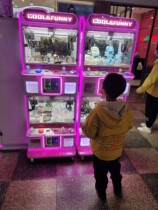 New slot Childrens four-person boutique doll machine Gift machine with sweep code to put on commercial site cinema