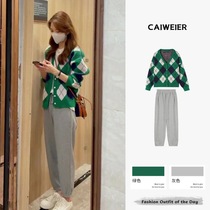 2022 Early spring ladies dress new V neckline knit cardiovert green woman plaid vintage short loose sweater jacket