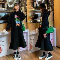 Autumn and winter clothes new large size maternity loose long plus velvet hooded sweater foreign style knee fishtail skirt 200kg
