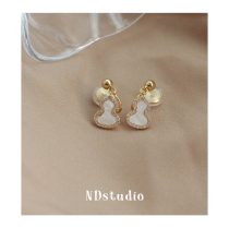 ND no earbuds must be in natural shells full drill hyacinth earrings extremely minimalist lukewarm and painless mosquito coil ear clips