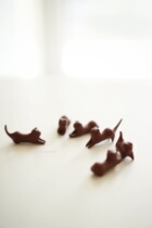 Porcelain mouth-hand pinch purple sand kitten pen holder needle set tea pet pen rest