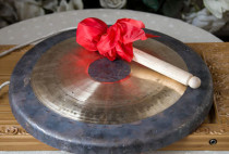 Big Gong open road Gong traditional gong sound copper material buy Gong send hammer sound pure bright long and long 38cm