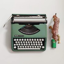 OlivettiLettera82 Olivetti vintage mechanical English typewriter gift collection recommended