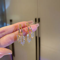 ten thousand Race Grass Ottles Outlets Discount Store Shanghai Bin 18K Gold Delicate Leaves Gas Texture Earrings Woman