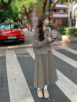 Original Kumi-Sen girl ~ retro horn button solid color sweater coat + high waist slim pleated skirt