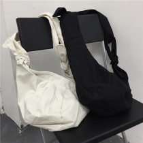 INSstudios 21 South Korea Ins retro Mountain Bendark Black Department knotted bandages Chaumen satchel satchel men and women boomers