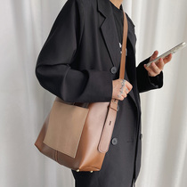 ins Joker colorblock leather shoulder bag Korean version of retro trend leather shoulder bag mens large capacity casual bag