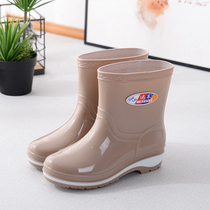 Autumn and winter womens water shoes Garden mother shoes kitchen waterproof rubber shoes non-slip labor protection shoes plus cotton Women rain boots