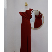 Toast with 2021 new high-end bridal engagement evening gown with dress and wine red little crowdsourced design Temperament