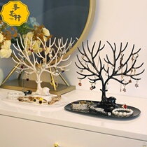 Entrance cabinet put the key in the door put the key in the shelf enter the door store the hanging key rack and enter the storage box at the door