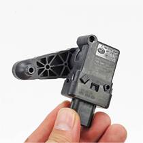 Original plant adapted to Dongfeng Renault Correga Carolé proud Nissan chic T32 automatic headlights height sensor tone