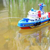 Boat toys can be launched into the water ship model simulation children playing in the water sea fire boat water electric boat bathing cruise ship