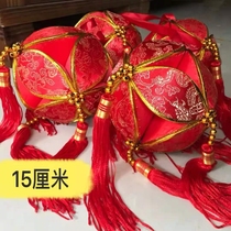 National sports basket throwing hydrangea Guangxi folk characteristics of students in sports with a high pole test throwing sandbags