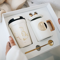 A happy birthday gift to her girlfriend and girlfriend to send her girlfriend a hands - on gift