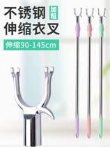 The trial of the clothing bar clothing store is enough to pick up the clothing stick the amount of the rental room is raised and the dormitory is bright and the clothes are called.