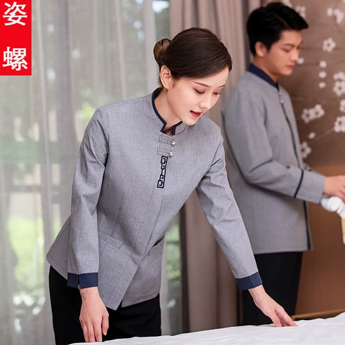 Уборка и уборка недвижимости одежда для женщин осенью с коротким рукавом в гостиничном номере уборка