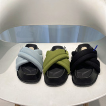 Small Crowddesign Sense Korean version outside wearing fashion word slippers female 2022 Summer new 100 lapped thick bottom square head sandals
