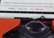Italian origin ROVER5000 Orange red English typewriter in the 1980s (in good condition)Normal use
